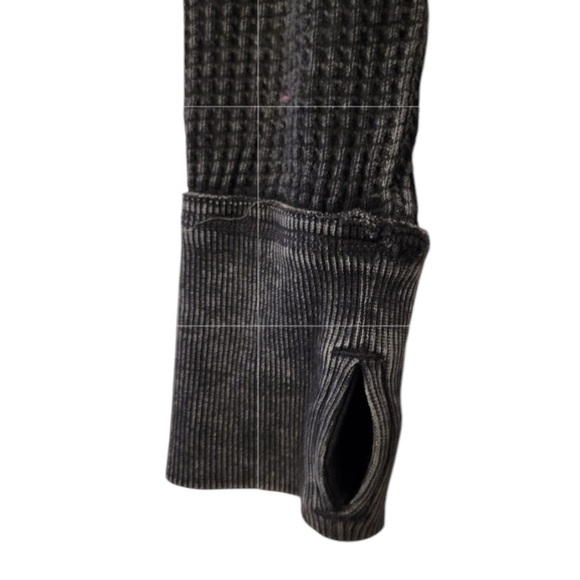 We The Free Roll With it Thermal | Washed Black | Size S - Picture 7 of 9